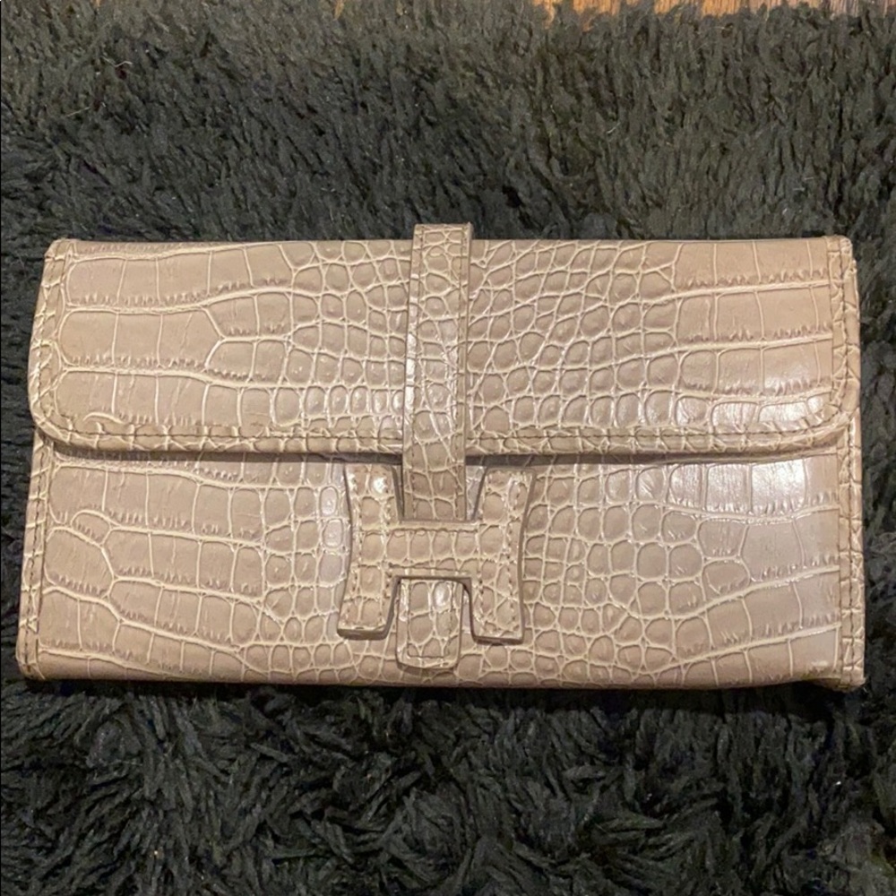 Gray pebbled clutch/wallet